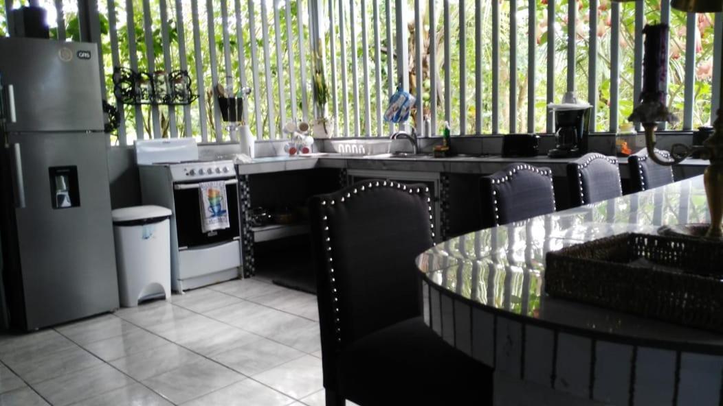 Casa Sophia 3 Listings Apartment 1 Or Apartment 2 Separately Or Apt 1 And 2 Together All With Fo Internet Guápiles 外观 照片